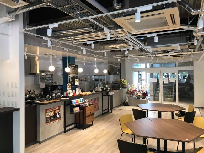 国内外で数々の賞を受賞している“コーヒーファクトリー”が交流スペース内でカフェを運営し、コーヒーやオリジナルドリンク、軽食等を提供します。