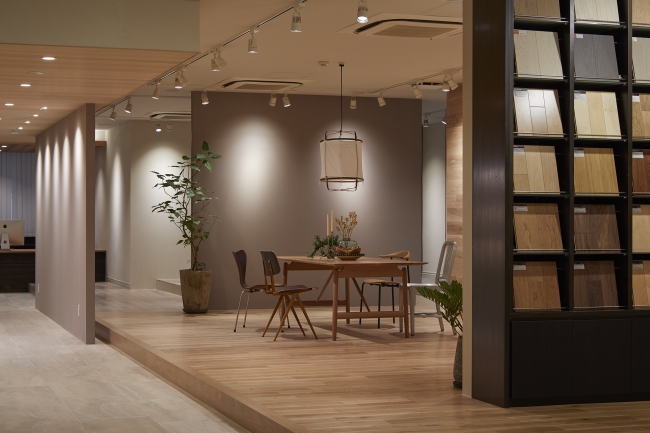 壁材や家具とコーディネートしたスタイリング展示