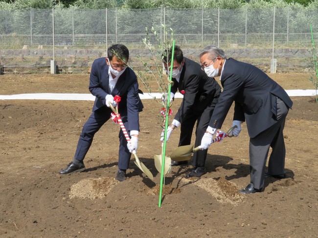 植樹セレモニーの様子