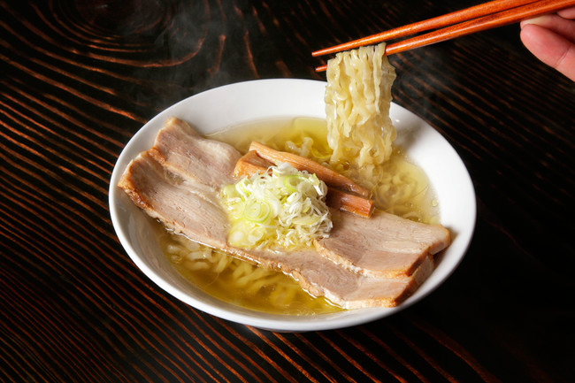 ＜会津らぁ麺 うえんで＞会津山塩と会津地鶏のらぁ麺　1.301円
