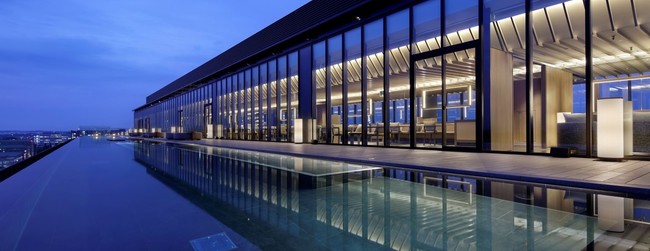 インフィニティプール＆SORANO ROOFTOP BAR