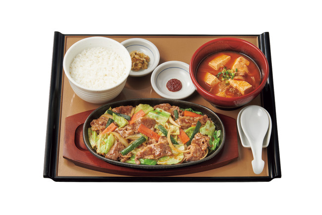 肉増・牛野菜炒めと旨辛チゲスープの定食　1,290円（税込）