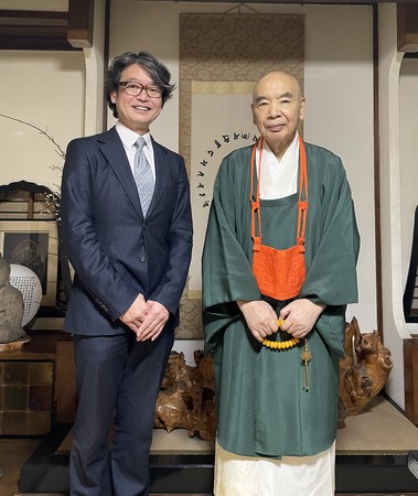 左：テラスペース代表北川貞大　右：総本山醍醐寺座主仲田順和猊下